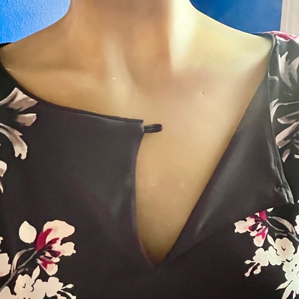 White House Black Market Long-sleeved black and floral blouse Size M - Picture 3 of 9